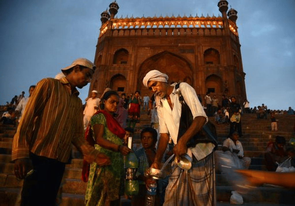 Bhishtis: The men who carried water and a city on their&nbsp;shoulders